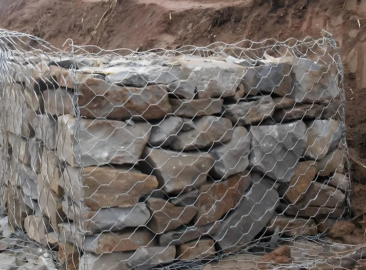 Heavy hexagonal mesh - solid protection against rolling stones on mountain slopes